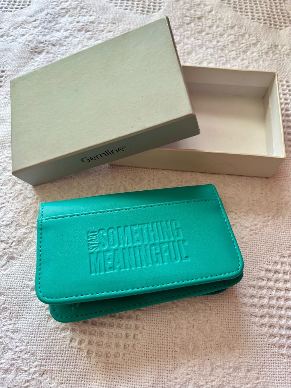 🍀 FREE 3rd item 🍀 NIB Gemline Tiffany Teal Blue Embossed Women's Wallet